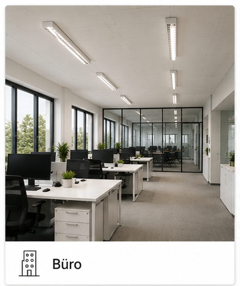 Beleuchtetes Büro mit Rasteranbauleuchten