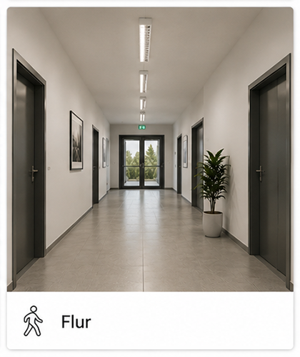 Beleuchteter Flur mit Rasteranbauleuchten